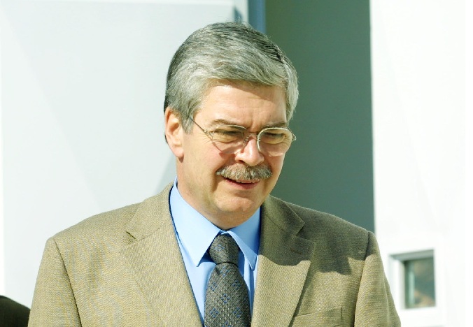 Πέθανε ο πρώην υπουργός του ΠΑΣΟΚ Γιώργος Πέτσος - Media