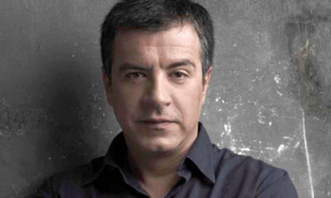 Μουτρωμένος και αξύριστος ο Σταύρος Θεοδωράκης στο νέο προεκλογικό φυλλάδιο του Ποταμιού (Photos) - Media