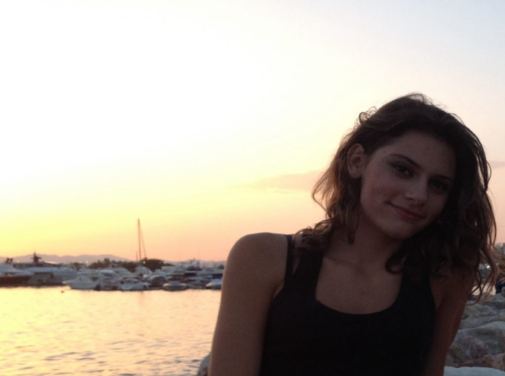 Οι Ελληνίδες της κρίσης που μπάρκαραν, περιγράφουν τις εμπειρίες τους (photos) - Media