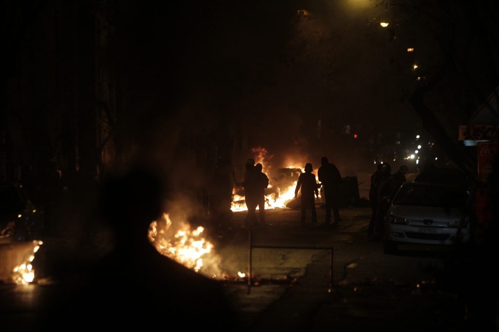 Επεισόδια σε πορεία αντιεξουσιαστών στο κέντρο της Αθήνας (photos) - Media