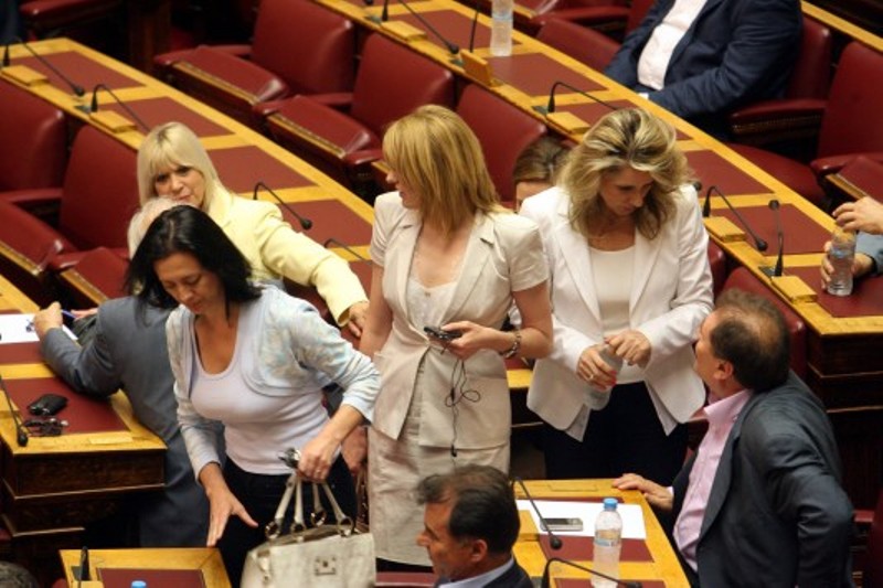 Υπαίθρια θεατρική δράση στήριξης γυναικών
υποψηφίων στις βουλευτικές εκλογές 2015 (Video) - Media