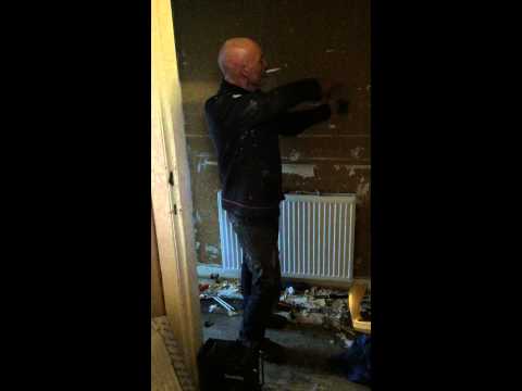 Ο δικός σας υδραυλικός χορεύει δουλεύοντας; (Video) - Media