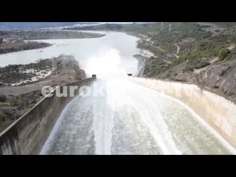 Εντυπωσιακές εικόνες - Αδειάζει το υδροηλεκτρικό φράγμα του Άραχθου (Video) - Media