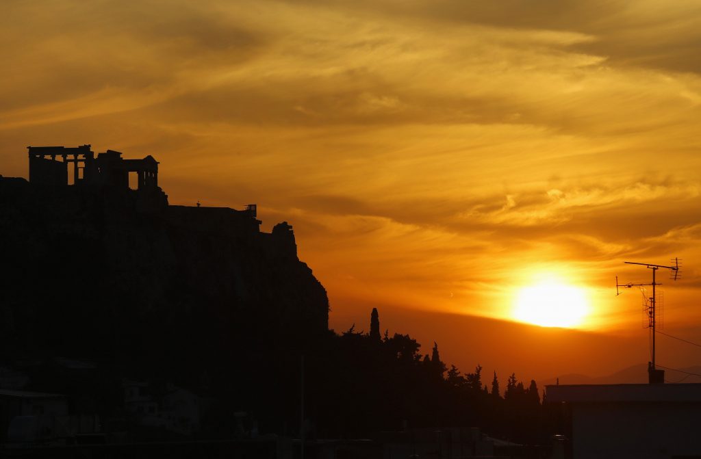 Ιταλός οικονομολόγος: «Χάρη στην Ελλάδα η Ευρώπη εγκαταλείπει τον μυθολογικό μονόκερο της λιτότητας» - Media