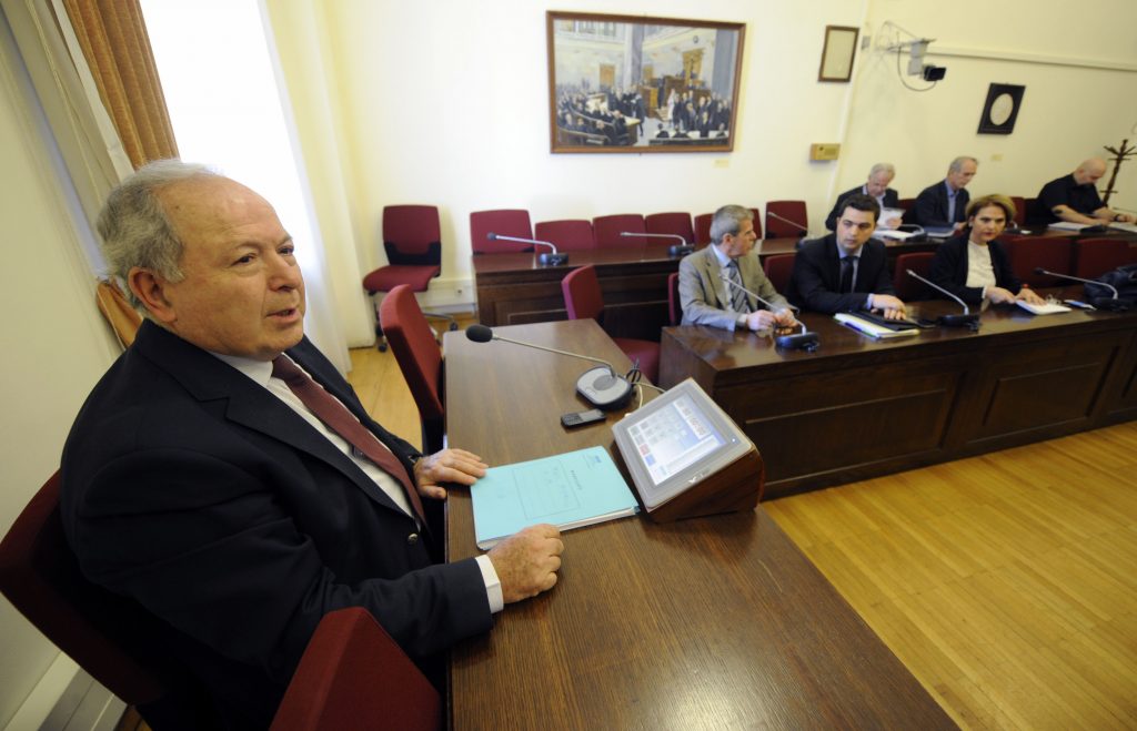 Περίεργα «παιχνίδια» στη Βουλή με το υλικό Χαϊκάλη - Media
