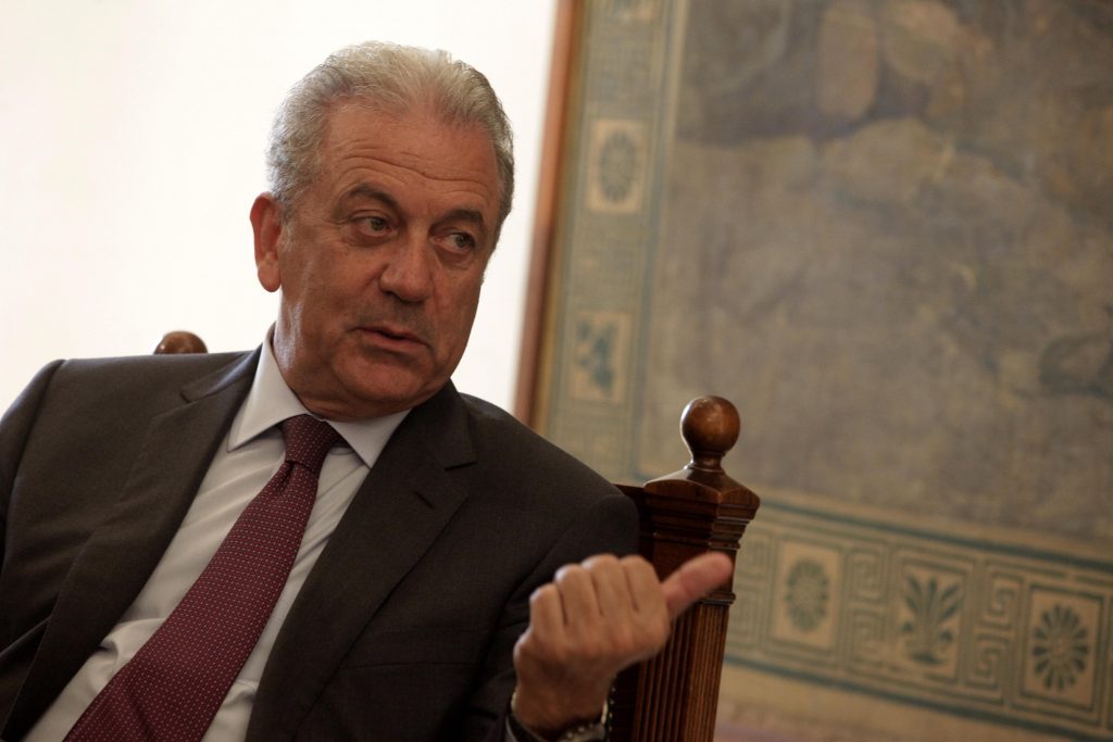 Διπλωματική ντρίμπλα  Αβραμόπουλου - Media