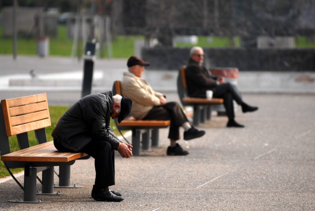 Πάτρα: Θώπευαν γεννητικά όργανα ηλικιωμένων με σκοπό να τους κλέψουν! - Media