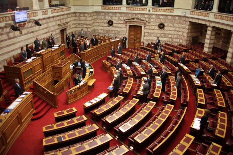 Βροχή τροπολογιών στη Βουλή που μυρίζουν εκλογές - Media