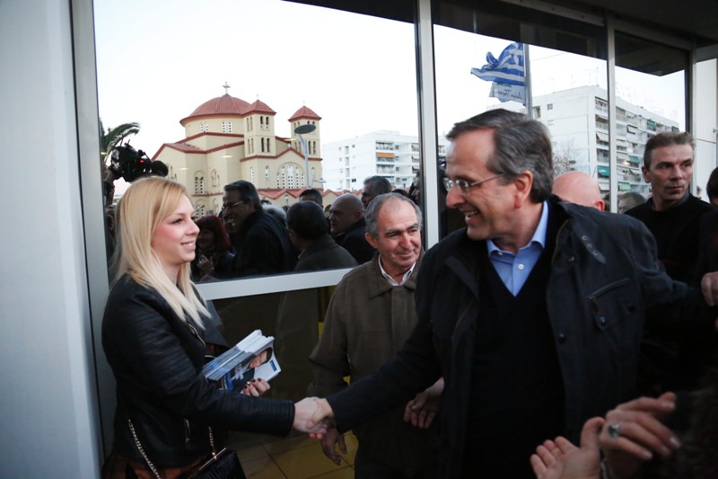 Ένταση και προσαγωγές κατά την άφιξη του Σαμαρά στο Περιστέρι (Photo) - Media