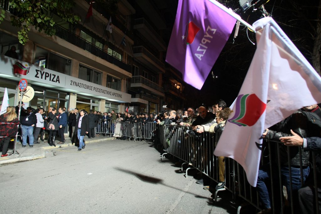 Αισιοδοξία για την αυτοδυναμία - Αργά αναμένεται η δήλωση Τσίπρα - Media