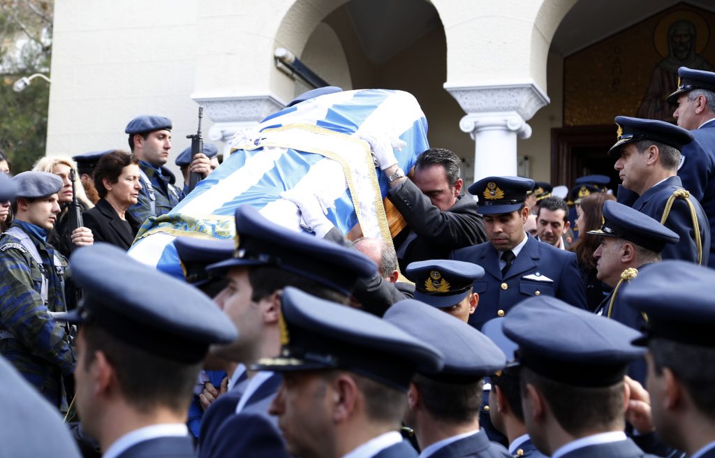 Θρήνος στις κηδείες των δύο σμηναγών του μοιραίου F16 (photos) - Media