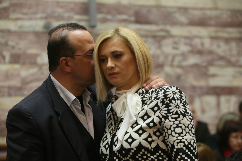 Tι ζήτησε η Ραχήλ Μακρή από το Βαρουφάκη να έχει μαζί του στο Eurogroup (photo) - Media