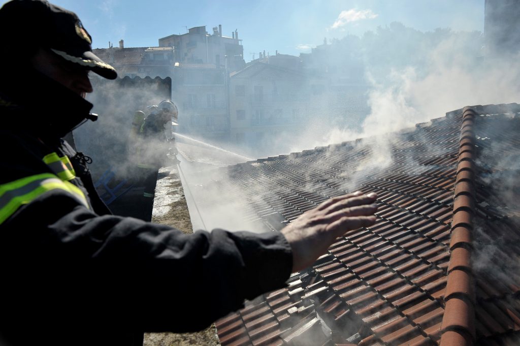 Ιωάννινα: Σχολείο τυλίχθηκε στις φλόγες! (Photos) - Media