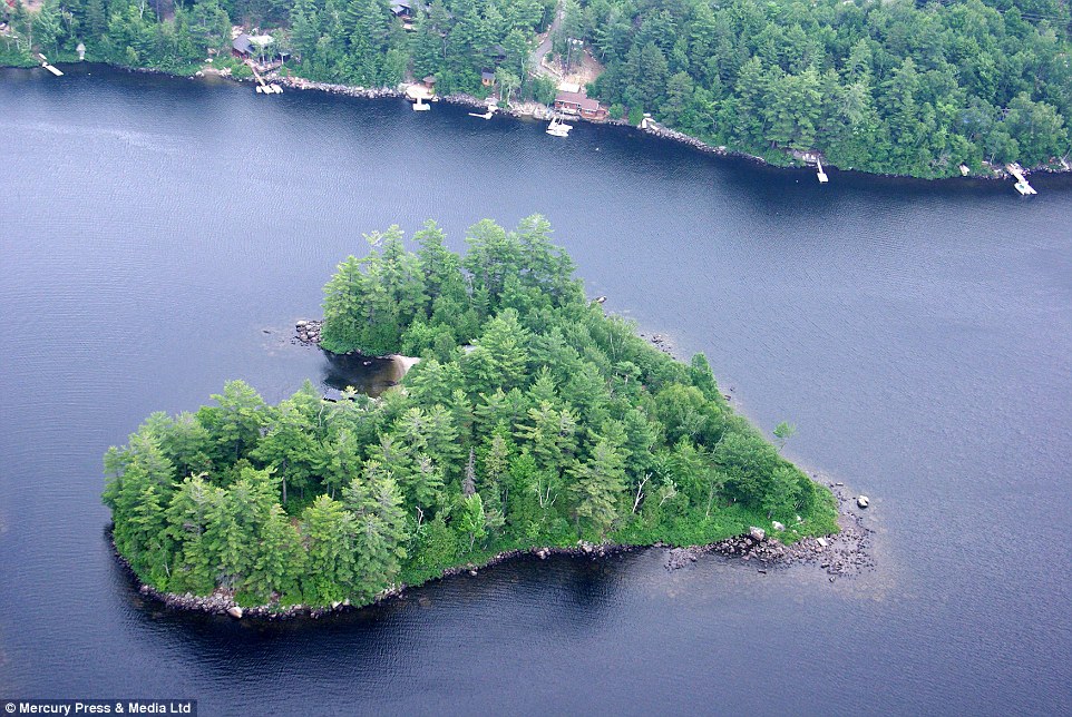 Πωλείται νησί σε σχήμα καρδιάς! (Photos) - Media