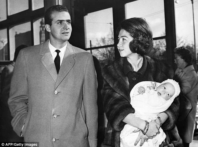 Οι τρεις νύχτες φλογερού πάθους του Χουάν Κάρλος με την νταντά (Photos) - Media