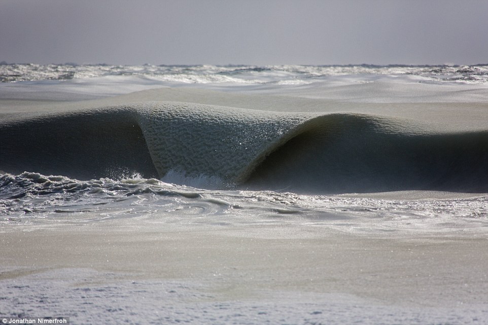 Πάγωσαν τα κύματα στη Μασαχουσέτη - Εντυπωσιακές φωτογραφίες - Media