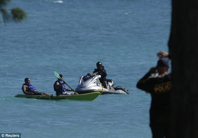 Πράκτορες με… τζετ σκι απέκλεισαν παραλία για να πάει η οικογένεια Ομπάμα στη θάλασσα (Photos) - Media