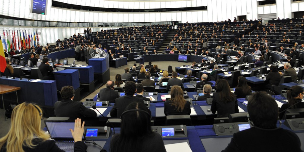 Ευρωκοινοβούλιο: Nα σταματήσει κάθε συζήτηση για το Grexit, ζητούν οι επικεφαλής Σοσιαλιστών, Φιλελεύθερων και των Πράσινων - Media