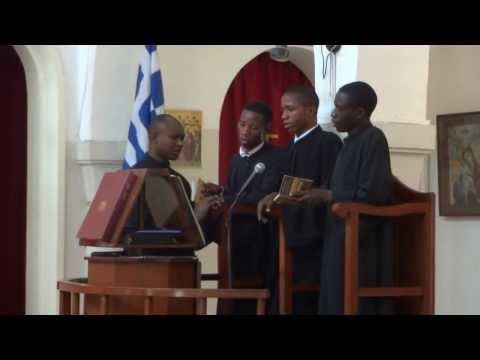 Κονγκολέζοι ψέλνουν ελληνικούς βυζαντινούς ύμνους (Video) - Media