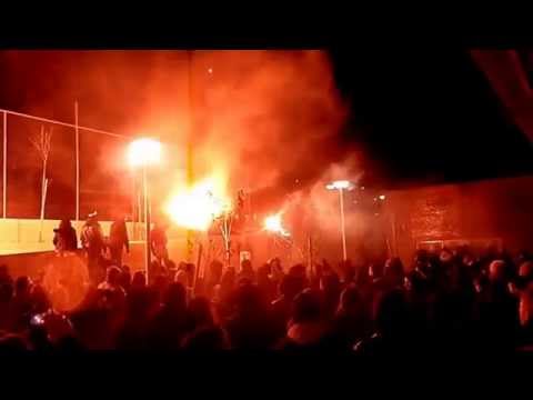 Ένταση τα μεσάνυχτα έξω από τις φυλακές Κορυδαλλού (Video) - Media