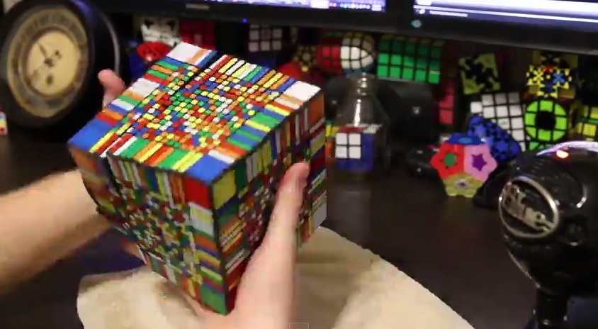 Του πήρε μόλις …7 ώρες αλλά έλυσε τον δυσκολότερο κύβο του Ρούμπικ στον κόσμο (video) - Media