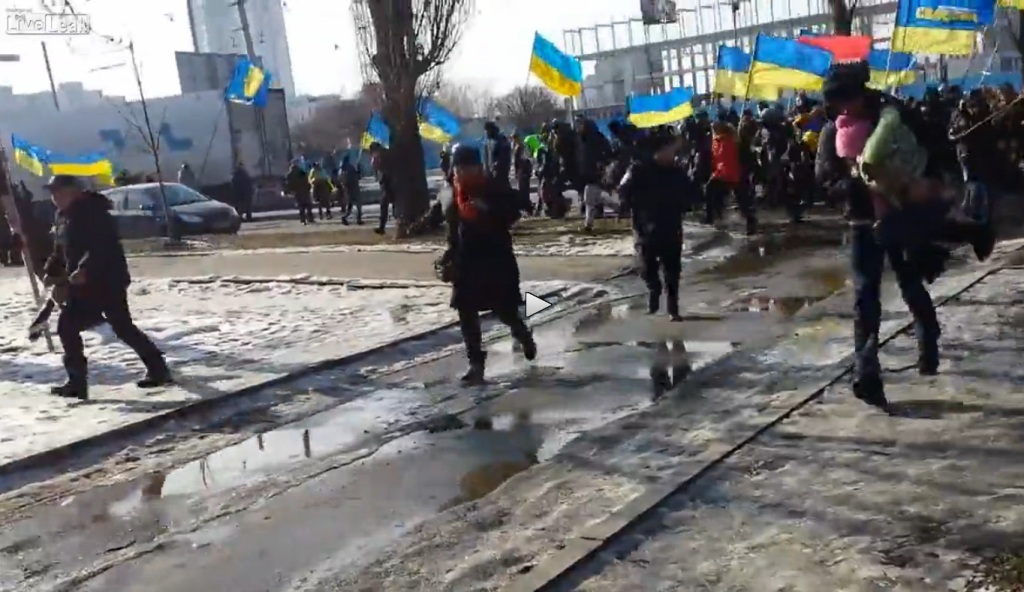 Ουκρανία: Η στιγμή της βομβιστικής επίθεσης στο Χάρκοβο (Πολύ σκληρό video) - Media