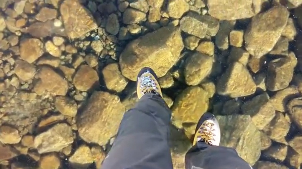 To video με τη βόλτα πάνω σε παγωμένη λίμνη που έγινε viral - Media