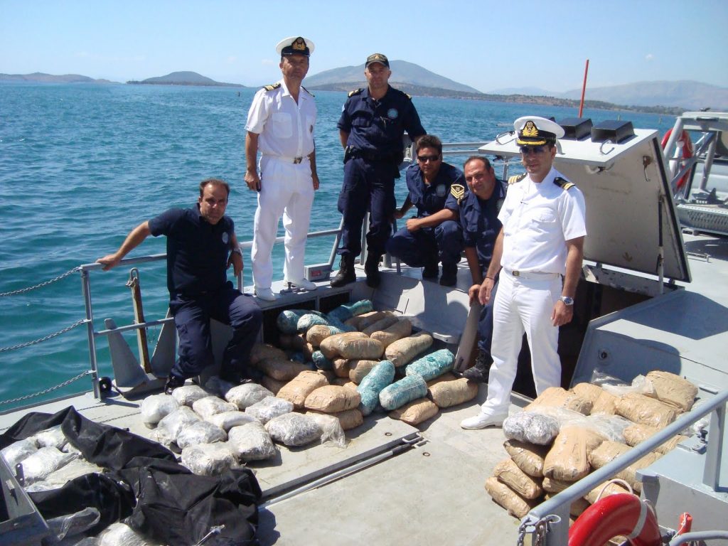 Πάτρα: Λιμενικοί εντόπισαν 50 κιλά χασίς σε παραλία - Media