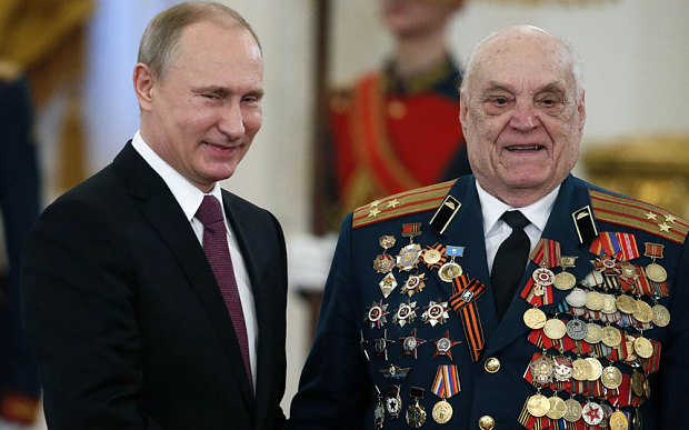 Ο Πούτιν τίμησε τον βετεράνο – θρύλο του Στάλινγκραντ Βαλεντίν Γαβρίλοφ (photos) - Media