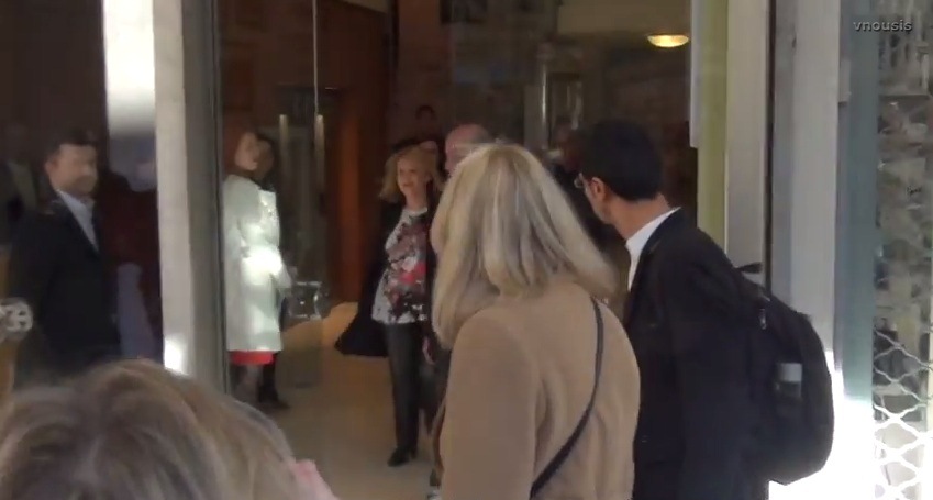 Αποδοκιμάστηκαν Βούλτεψη, Μπακογιάννη, Ρουσόπουλος και Πρωτόπαππας έξω από την ΕΣΗΕΑ (Video) - Media