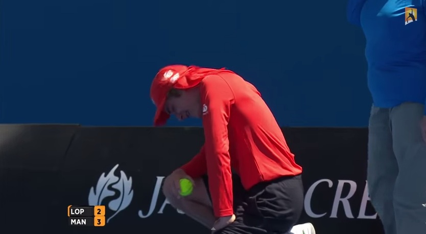 Αυτό πόνεσε:  Άτυχο ball boy «υποδέχεται» σερβίς στα …αχαμνά (video) - Media