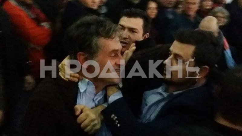 Επεισόδιο με οπαδό της ΑΕΚ στην ομιλία Τσίπρα στη Ρόδο (Video) - Media