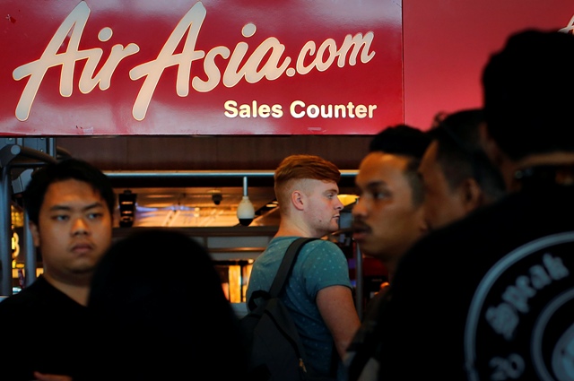 Το αεροσκάφος της AirAsia βρίσκεται μέσα στη θάλασσα λένε οι Ινδονήσιοι  - Media