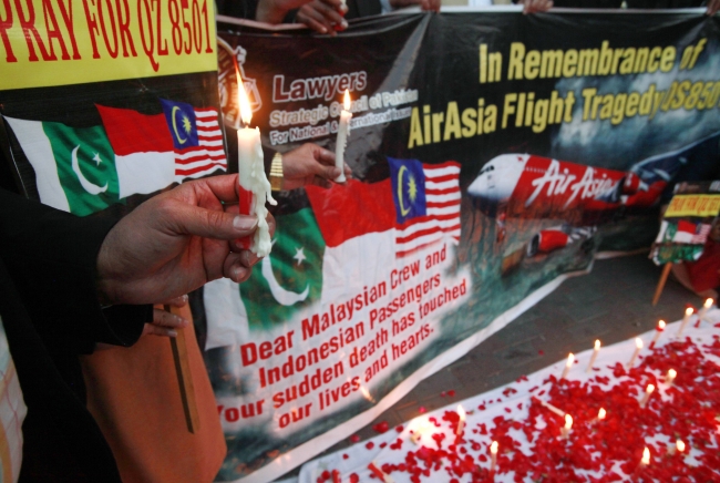 Πέμπτο «μεγάλο αντικείμενο» από το αεροσκάφος της AirAsia στο βυθό της Ιάβας - Media