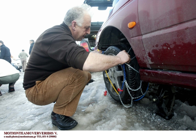 Φεύγει ο χιονιάς, μένουν τα προβλήματα - Πού χρειάζονται αντιολισθητικές αλυσίδες - Media