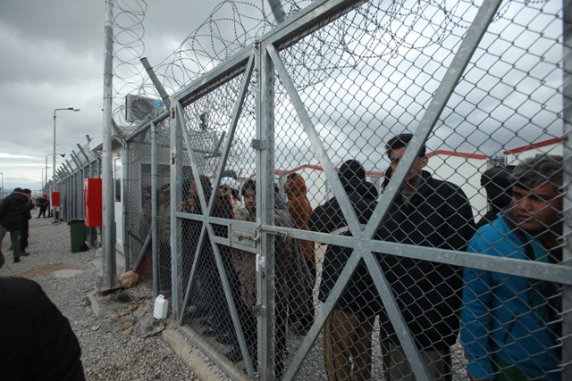 ΝΔ για κέντρα κράτησης μεταναστών: Η κυβέρνηση γκρεμίζει ο,τι χτίστηκε με κόπο - Media