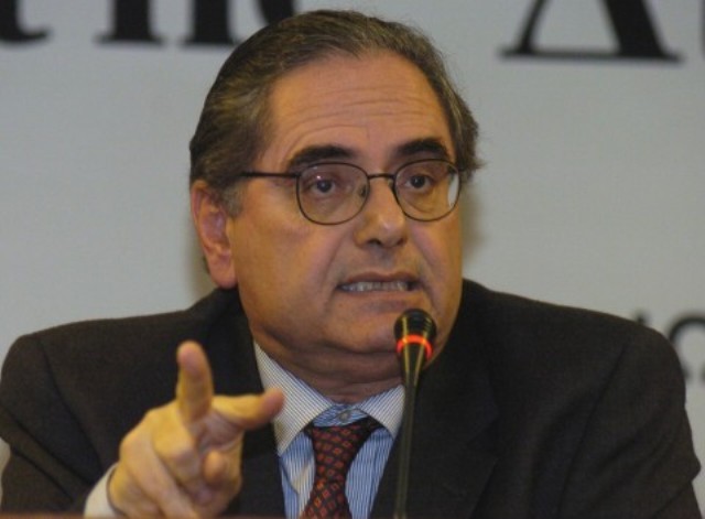 Ανδριανόπουλος για μπογιές στο άγαλμα του Τρούμαν: Να πληρώσει από την τσέπη του αυτός με το πράσινο μπλουζάκι - Media