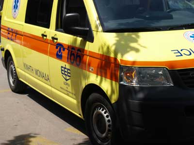 Νεκρός αστυνομικός σε τροχαίο στον Άγιο Κοσμά – Το έσκασε από το ασθενοφόρο εμπλεκόμενος στο δυστύχημα - Media