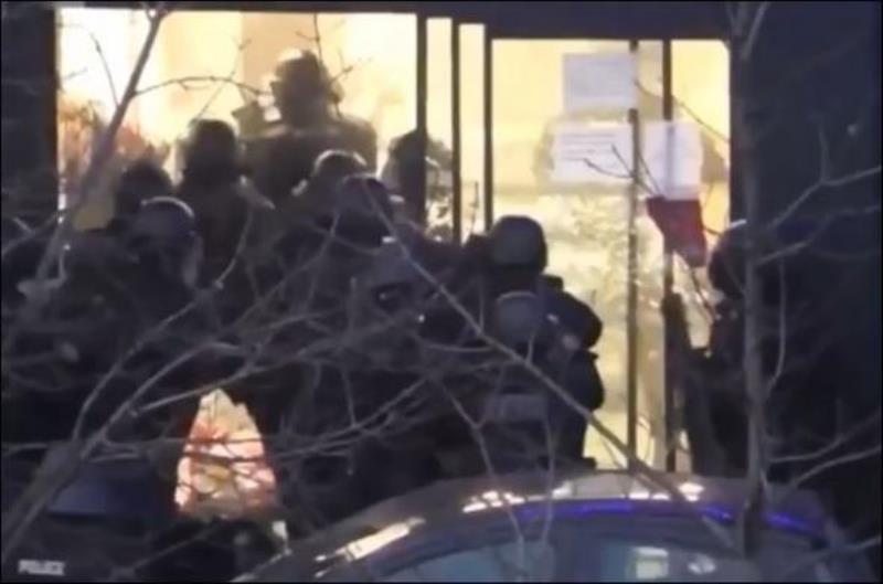 Νέο βίντεο από την επιχείρηση της γαλλικής αστυνομίας στο παντοπωλείο (videos) - Media