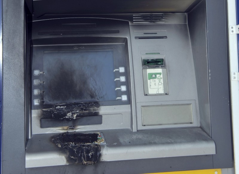 Μπαράζ εμπρηστικών επιθέσεων σε ATM κατά τη διάρκεια της νύχτας - Media