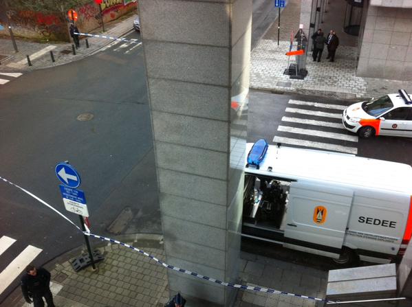 Εκκένωση του Ευρωκοινοβουλίου ύστερα από συναγερμό για βόμβα (Photos) - Media