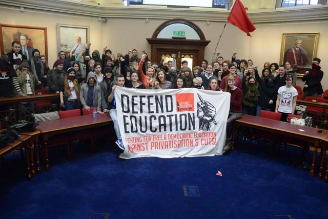 Τα «θρασίμια» της Αγγλίας: Υπό κατάληψη το Πανεπιστήμιο του Μπέρμιγχαμ, ενάντια στην αύξηση των διδάκτρων - Media