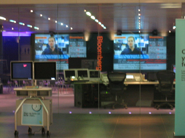 Bloomberg: Ο Τσίπρας αναζητά συμμάχους απέναντι στη γερμανική λιτότητα
  - Media