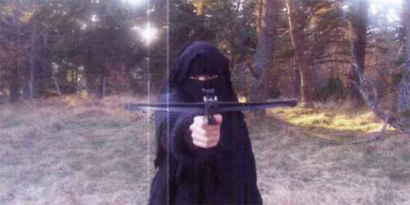 Χαγιάτ Μπουμεντιέν: Η σύντροφος του νεκρού τρομοκράτη που ψάχνει όλη η γαλλική αστυνομία (photos) - Media