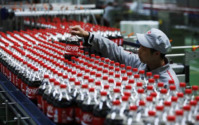 WSJ: Η Coca-Cola σχεδιάζει να προχωρήσει σε 2.000 απολύσεις  - Media