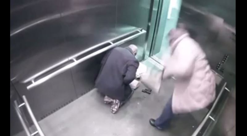 Αστυνομικός αυτοπυροβολήθηκε μέσα σε ασανσέρ! (Video) - Media