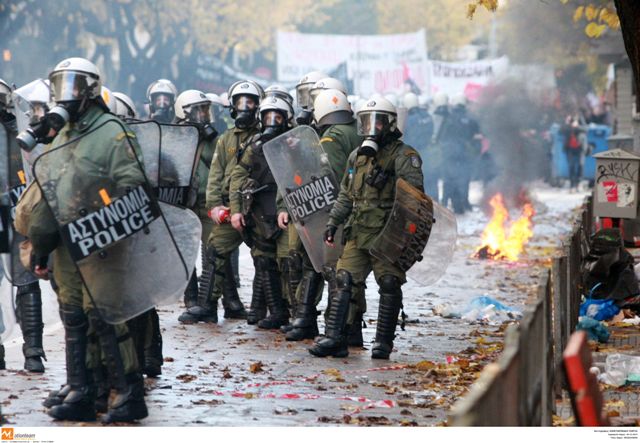 Ένταση και επεισόδια σε Θεσσαλονίκη, Πάτρα και Αγρίνιο (Photos & Videos) - Media