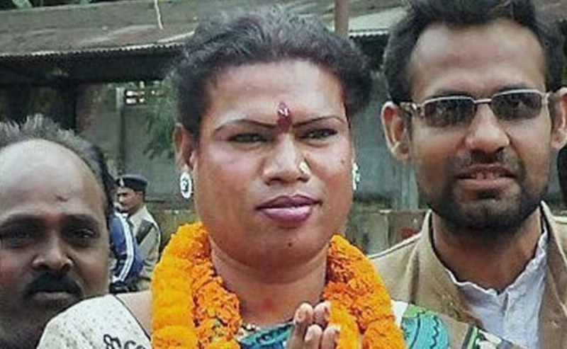 Η πρώτη τρανσέξουαλ Δήμαρχος στην Ινδίας! - Media