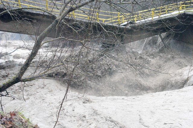 Τρίπολη: Η κακοκαιρία έριξε γέφυρα στη Γορτυνία - Media