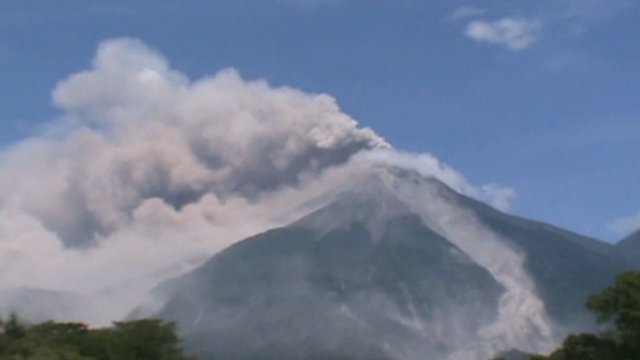 Γουατεμάλα: Η ενεργοποίηση του ηφαιστείου Φουέγκο έκλεισε το διεθνές αεροδρόμιο της χώρας - Media